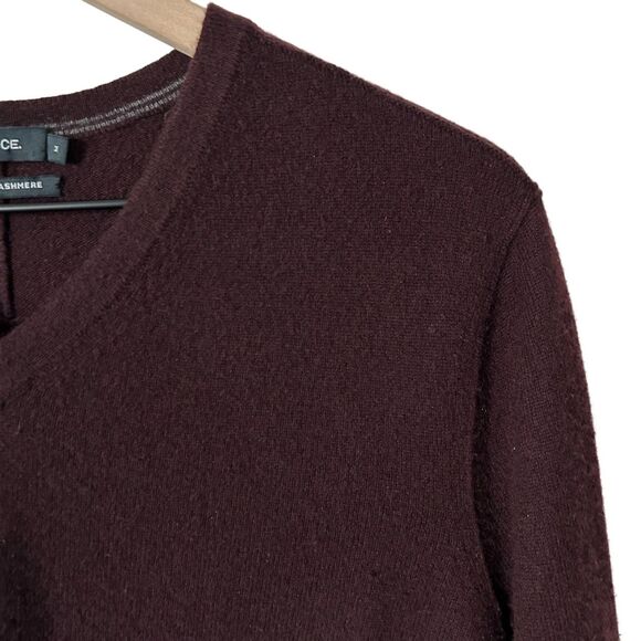 Vince Men's 100% Cashmere V-Neck Sweater in Burgundy Size Medium - Picture 2 of 5